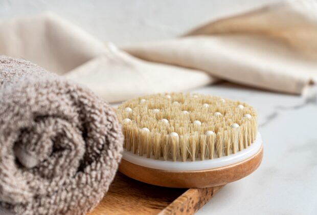 Les bienfaits du brossage à sec pour la peau