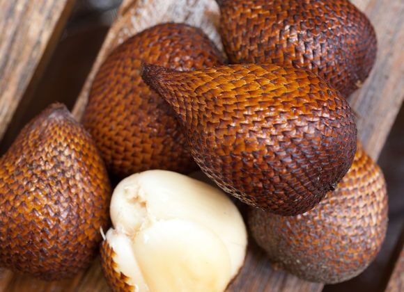 Fruit du serpent : secrets et bienfaits pour la peau