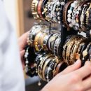 Quel poignet choisir pour son bracelet chemin de vie ?