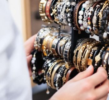 Quel poignet choisir pour son bracelet chemin de vie ?