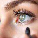 Comment appliquer du mascara pour des cils allongés ?